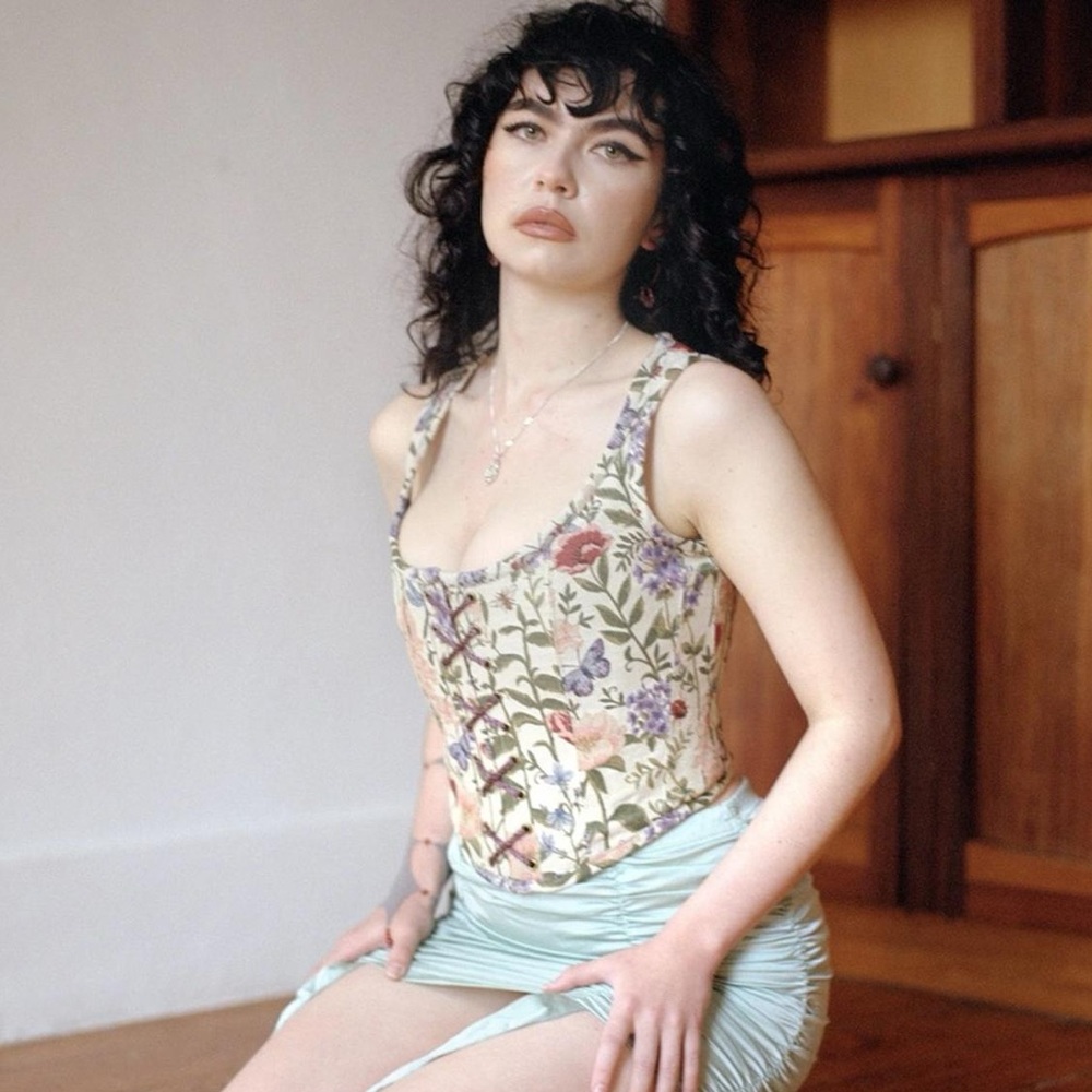 All is a gentle spring floral corset - Picture 3 of 5